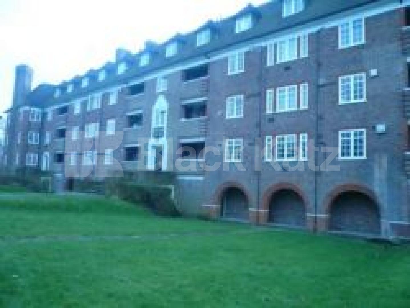 			2 Bedroom, 1 bath, 1 reception Flat			 Lyttleton Road, EAST FINCHLEY